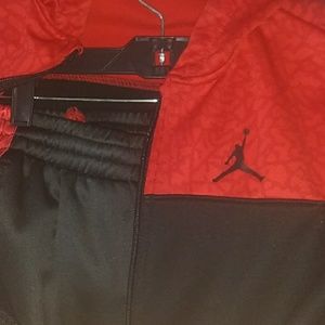 Jordan sweat suit does not come with a shirt